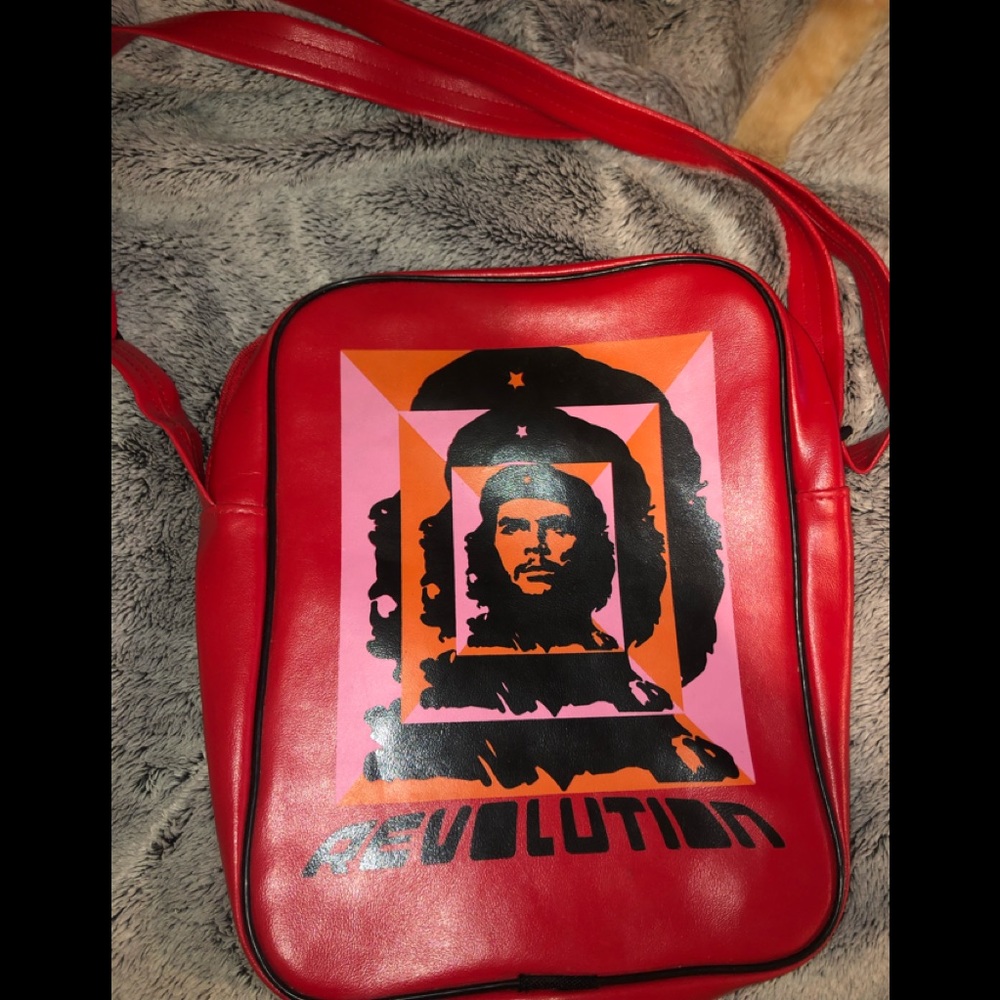 SOLD 🔥Che Guevara red leather cross body bag